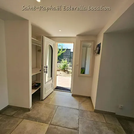 Appartement Saint-raphaël Esterella Location Rez-de-jardin *